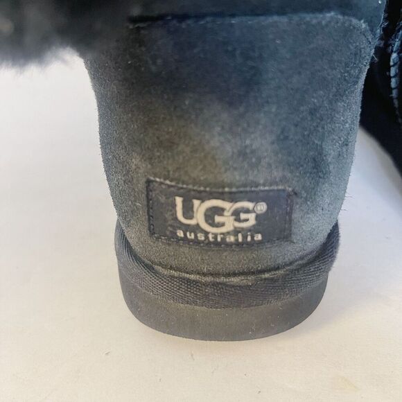 Ugg Bailey Button Short Boots Black Shearling Women's Size 9 - Picture 3 of 8
